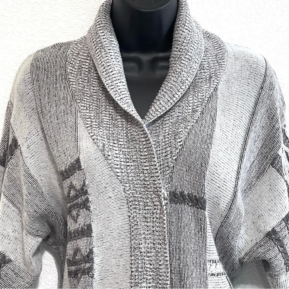 Ecote Urban Outfitter Woman Gray Knit Shawl Snap Button Cardigan Size S